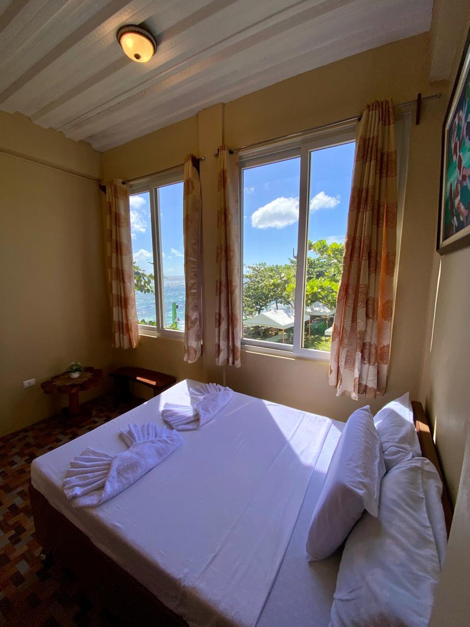 Oceanfront Beach Resort Siquijor Extérieur photo